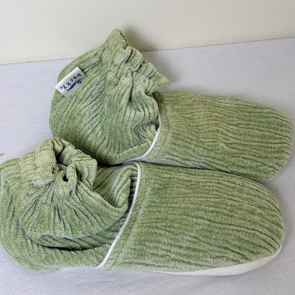 Bucky's Hotties Green Booties Warming / Cooling Toast your tootsies Slippers